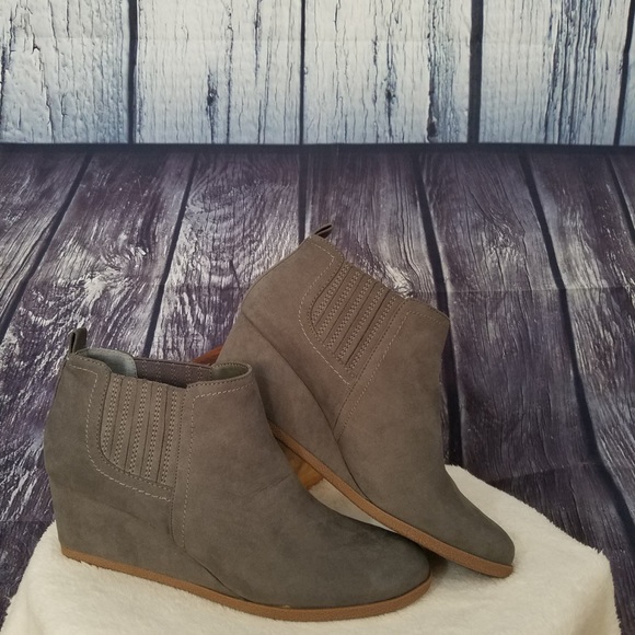 dv8 wedge bootie